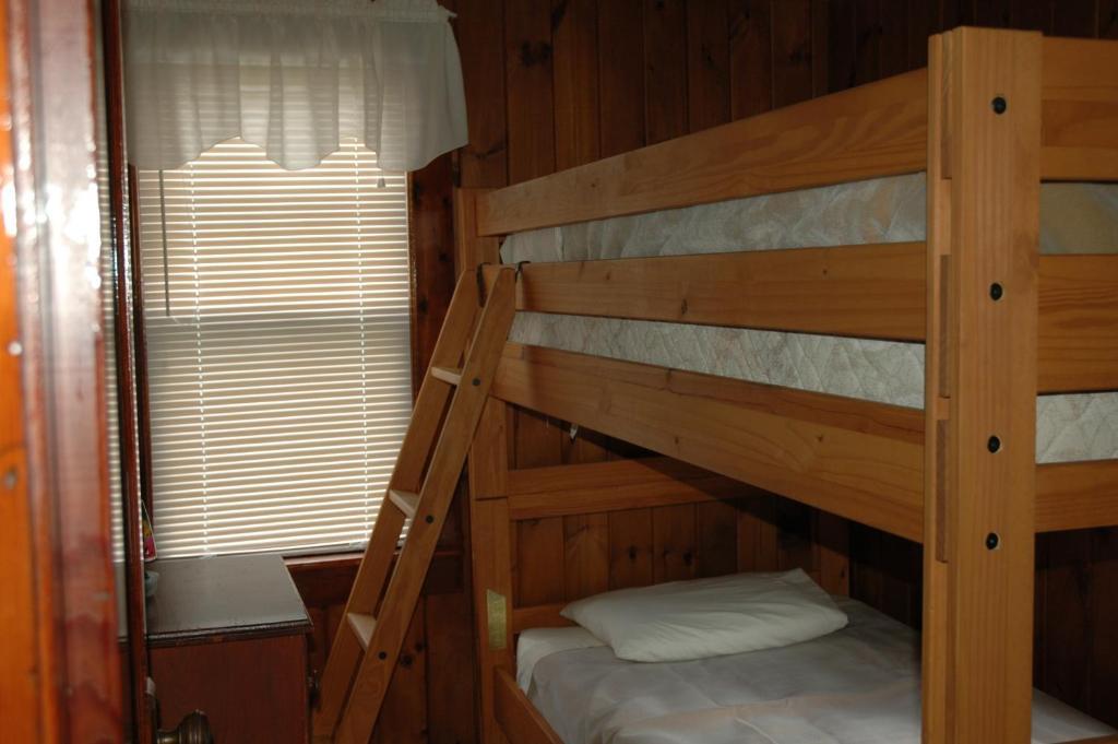 Channel Waterfront Cottages Вейрс-Бич Номер фото