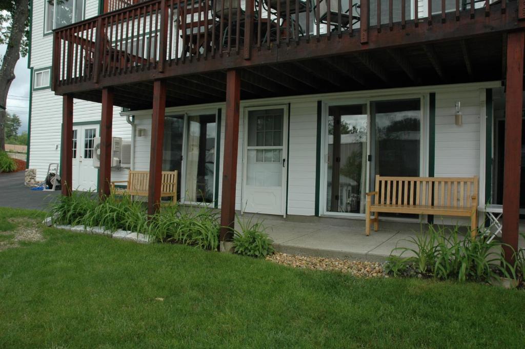 Channel Waterfront Cottages Вейрс-Бич Номер фото
