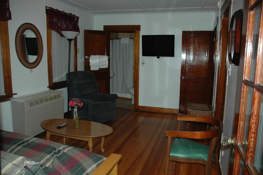 Channel Waterfront Cottages Вейрс-Бич Номер фото