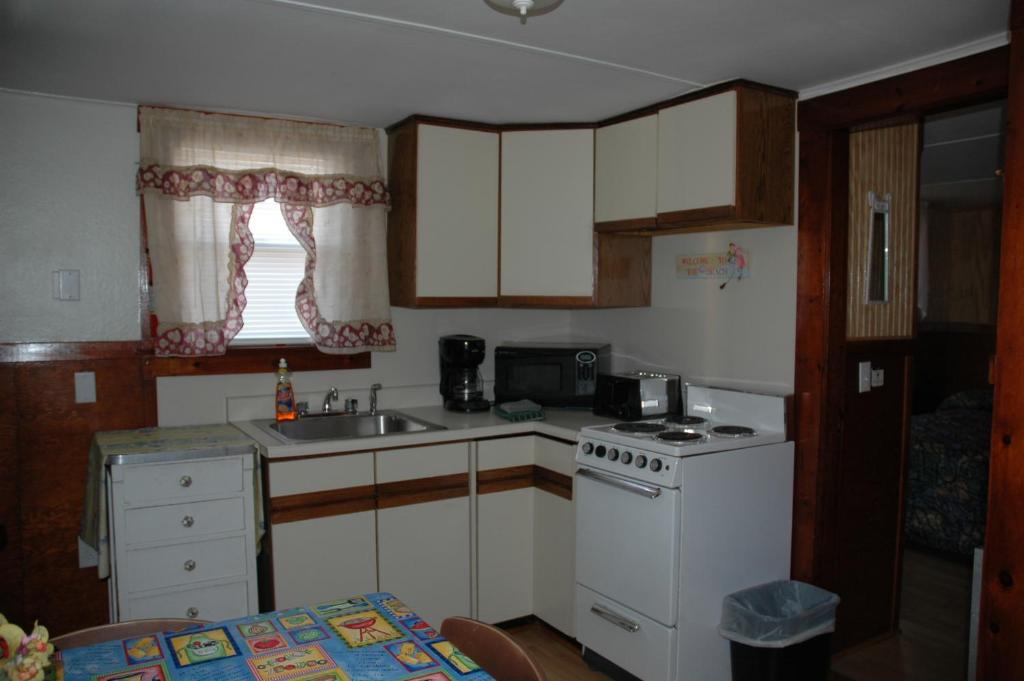 Channel Waterfront Cottages Вейрс-Бич Номер фото