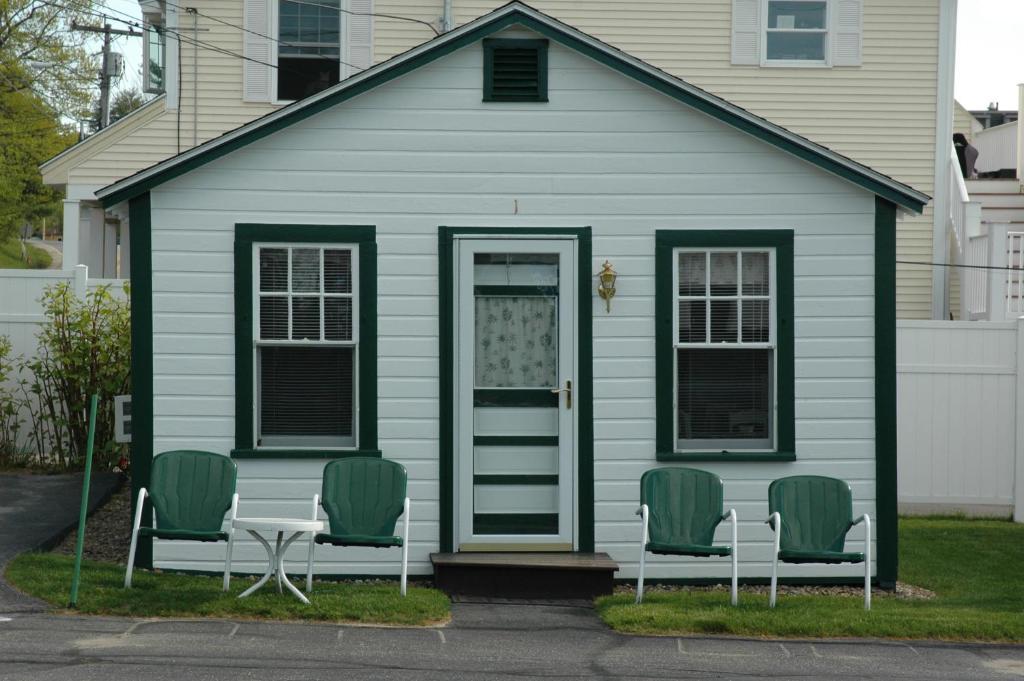 Channel Waterfront Cottages Вейрс-Бич Номер фото